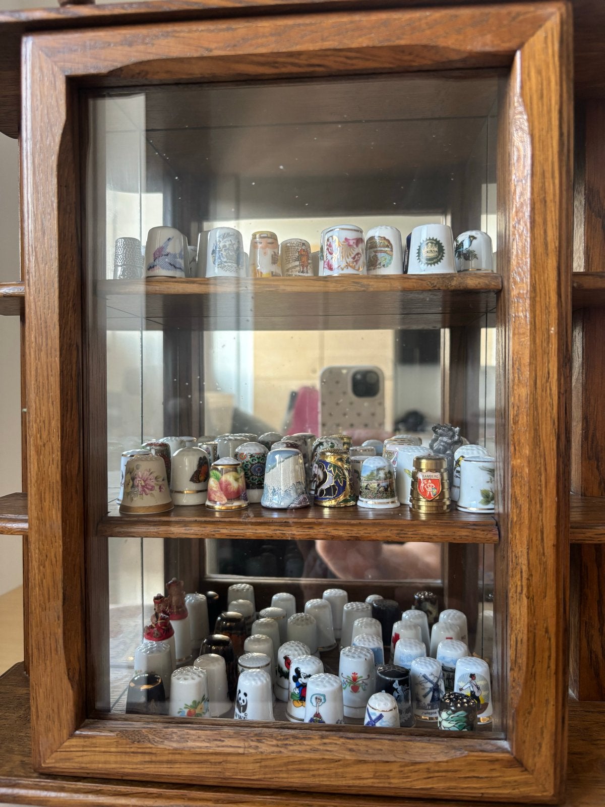 Verzameling van ruim 60 diverse vingerhoedjes, Ophalen of Verzenden, Zo goed als nieuw, Porselein, Buitenland