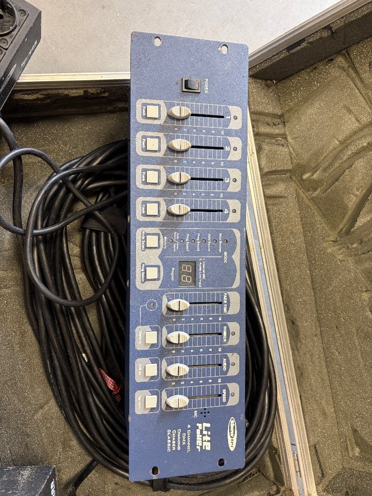 Showtec Lite Power 4 Dimmer pack + kabels + flightcase, Ophalen, Zo goed als nieuw, Licht, Geluidgestuurd