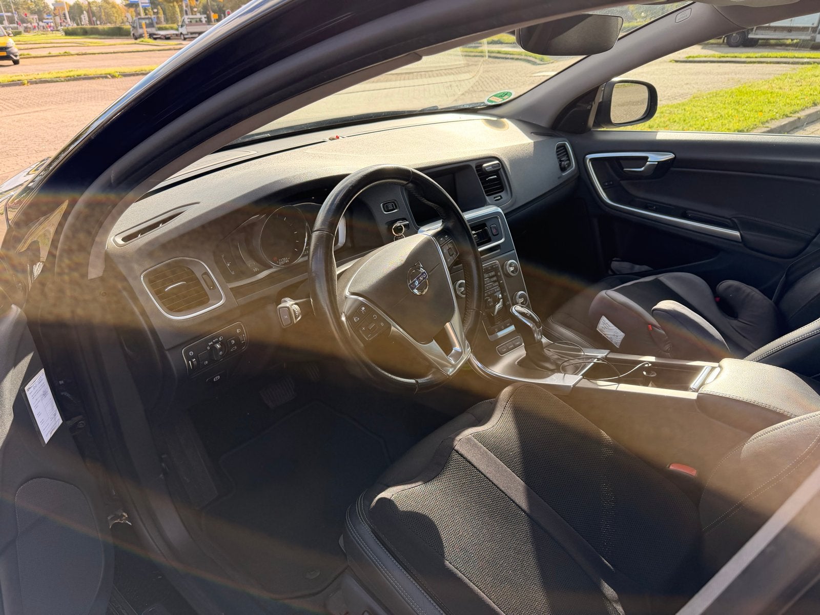 Volvo V60 D6 Twin Engine 288pk Geartronic AWD Plug In Hybrid, Automaat, 1800 kg, Zwart, Vierwielaandrijving