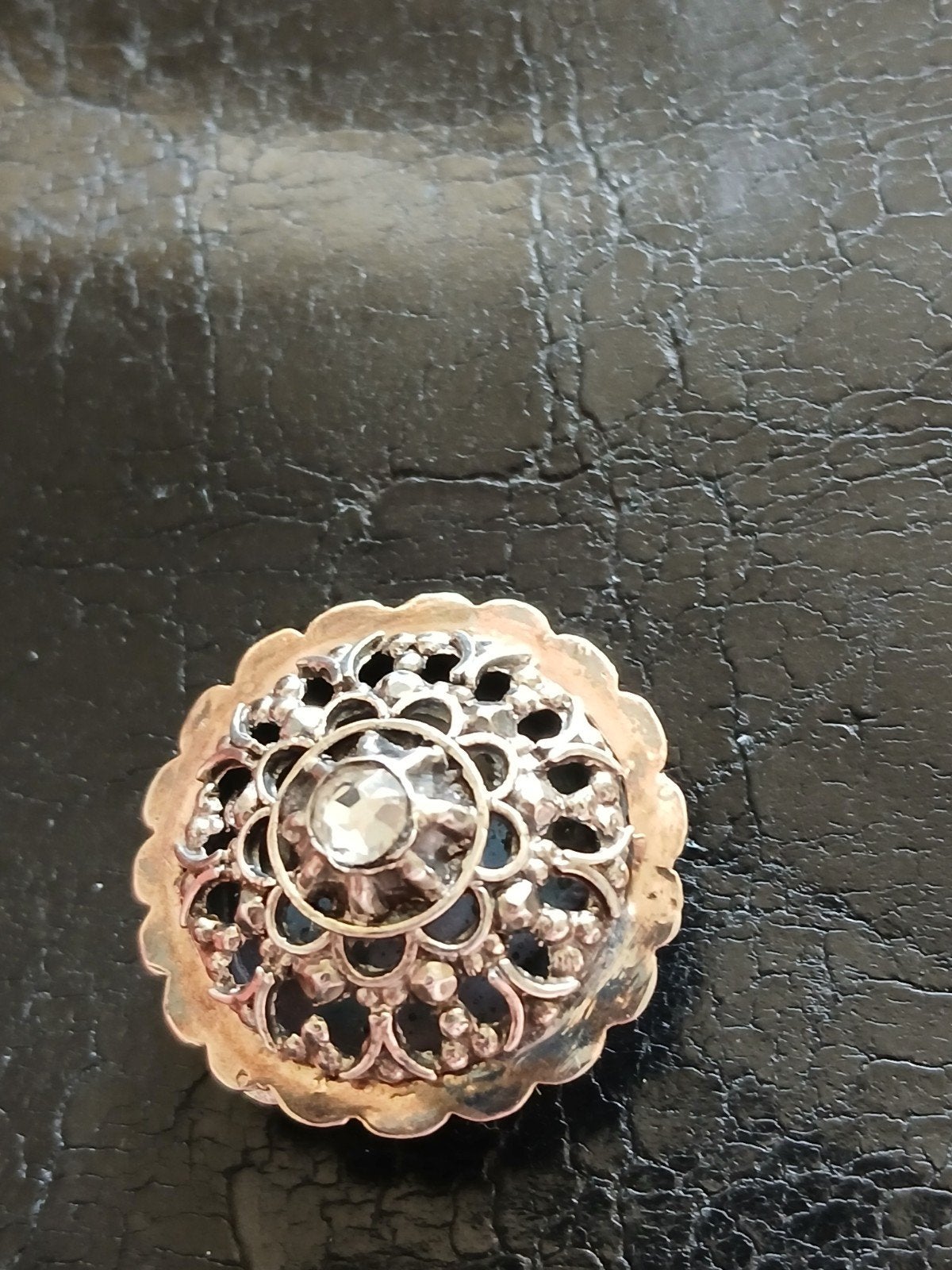 antieke broche  met roosdiamantje  zilver en goudenrand, Verzenden, Zilver, Broche, Met edelsteen