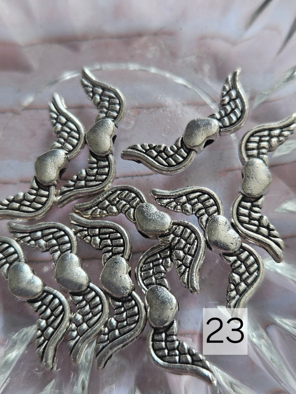 10x Zilverkleurige Bedels Vleugels met Hartje (23), Hobby en Vrije tijd, Kralen en Sieraden maken, Ophalen of Verzenden, Nieuw