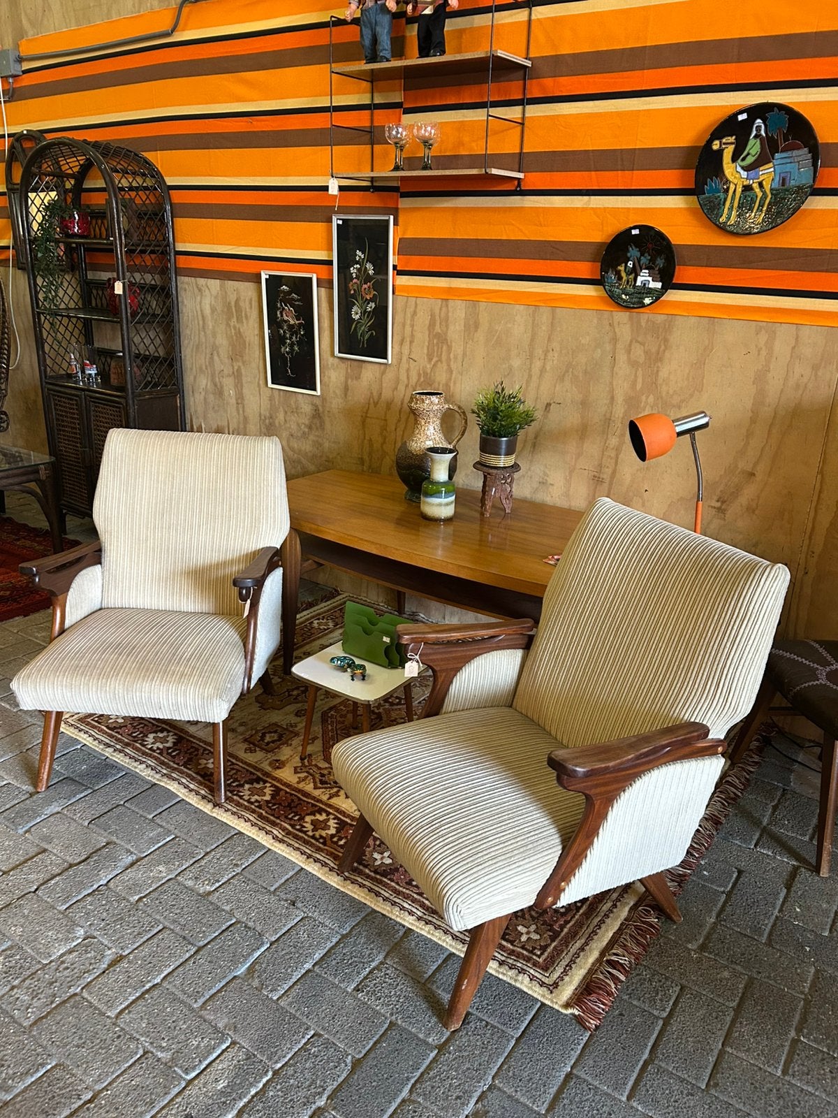 2 vintage beige fauteuils, teak hout, jaren 60 prijs p/s, Ophalen, Vintage, ?, Zo goed als nieuw
