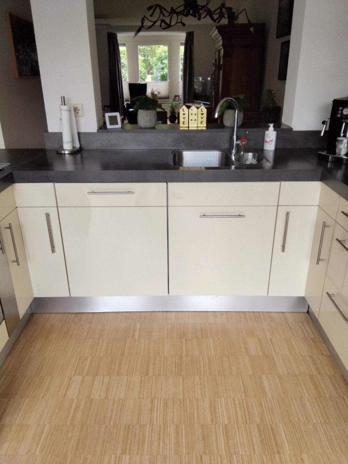 Moderne magnolia keuken met Neff en Bosch apparatuur, Ophalen, Gebruikt, U-keuken, Overige kleuren
