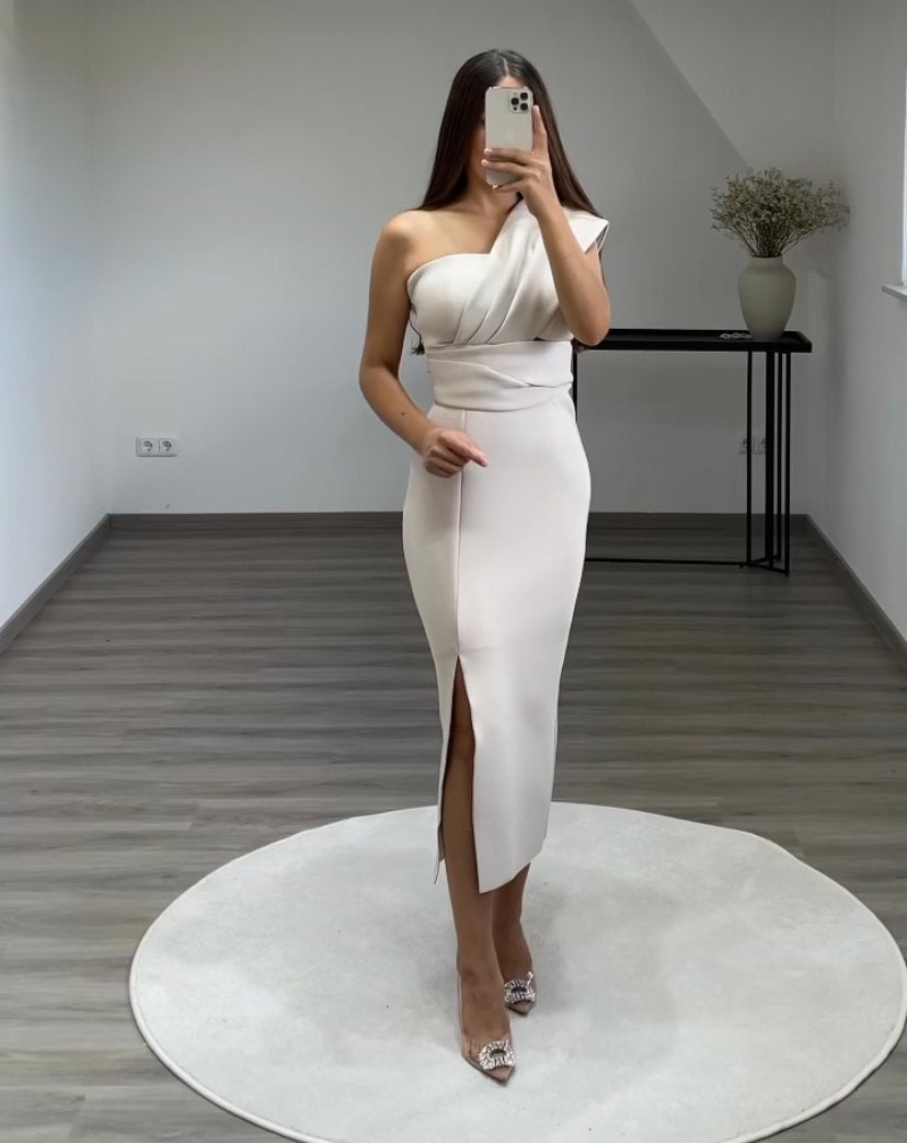 Asyaa Beige Jurk Maat S - Elegante One-Shoulder Midi Jurk, Kleding | Dames, Jurken, Beige, Ophalen of Verzenden, Zo goed als nieuw