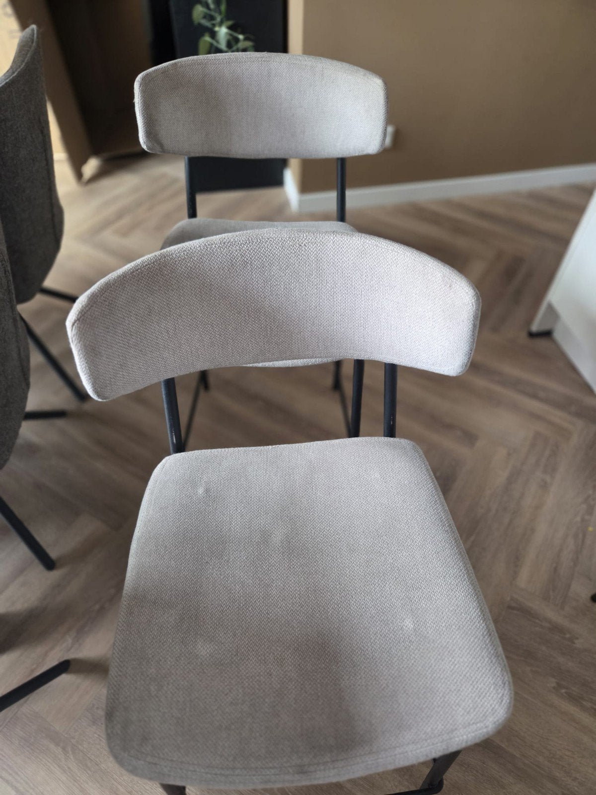 Set van 2 moderne industriele barkrukken - lichtgrijs s, Huis en Inrichting, Stoelen, Twee, Ophalen of Verzenden, Zo goed als nieuw