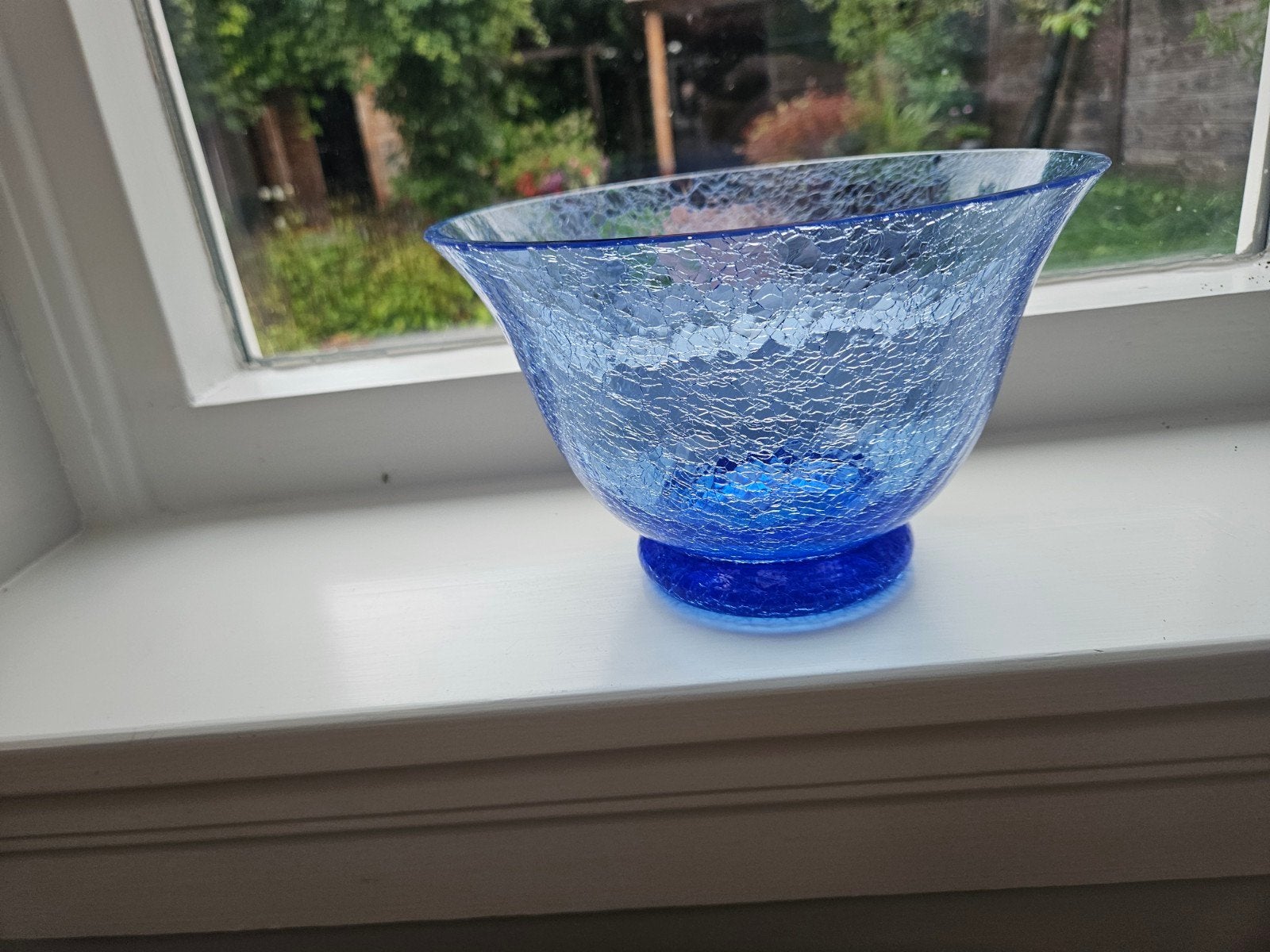 Decoratieve blauwe craquelé glazen schaal, Antiek en Kunst, Antiek | Schalen, Ophalen of Verzenden