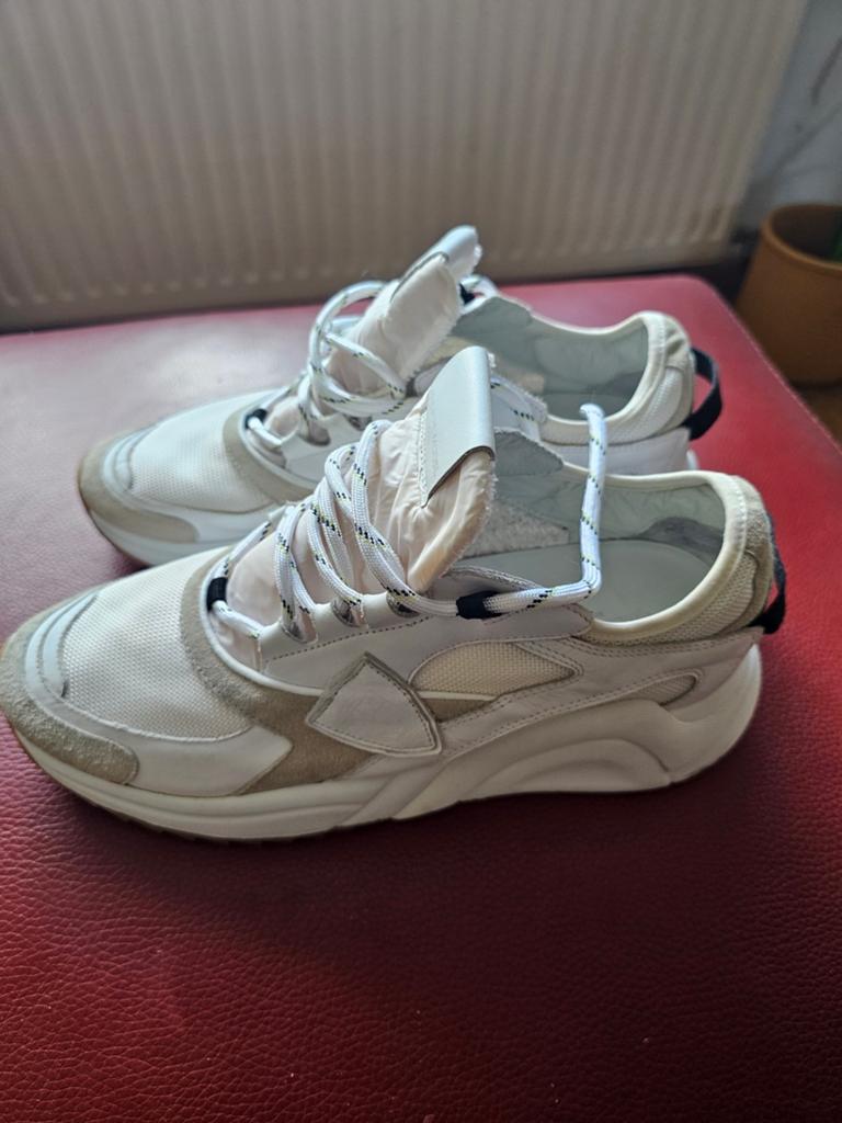 Philippe Model Sneakers Maat 43 - Zo goed als nieuw, Wit, Ophalen of Verzenden, Philippe Model, Sneakers of Gympen