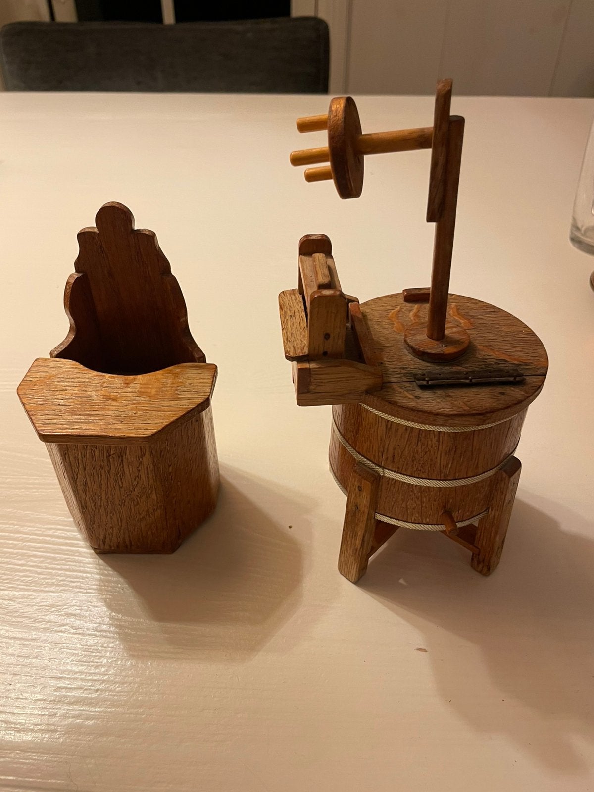 Vintage houten poppenhuis miniaturen – wastobbe & toilet, Ophalen of Verzenden, Gebruikt, Poppenhuis