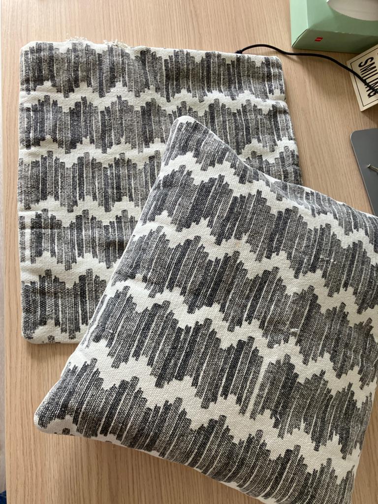 Set van 2 kussenhoezen Urban Nature Culture Amsterdam, Huis en Inrichting, Woonaccessoires | Kussens, Ophalen of Verzenden, Zo goed als nieuw