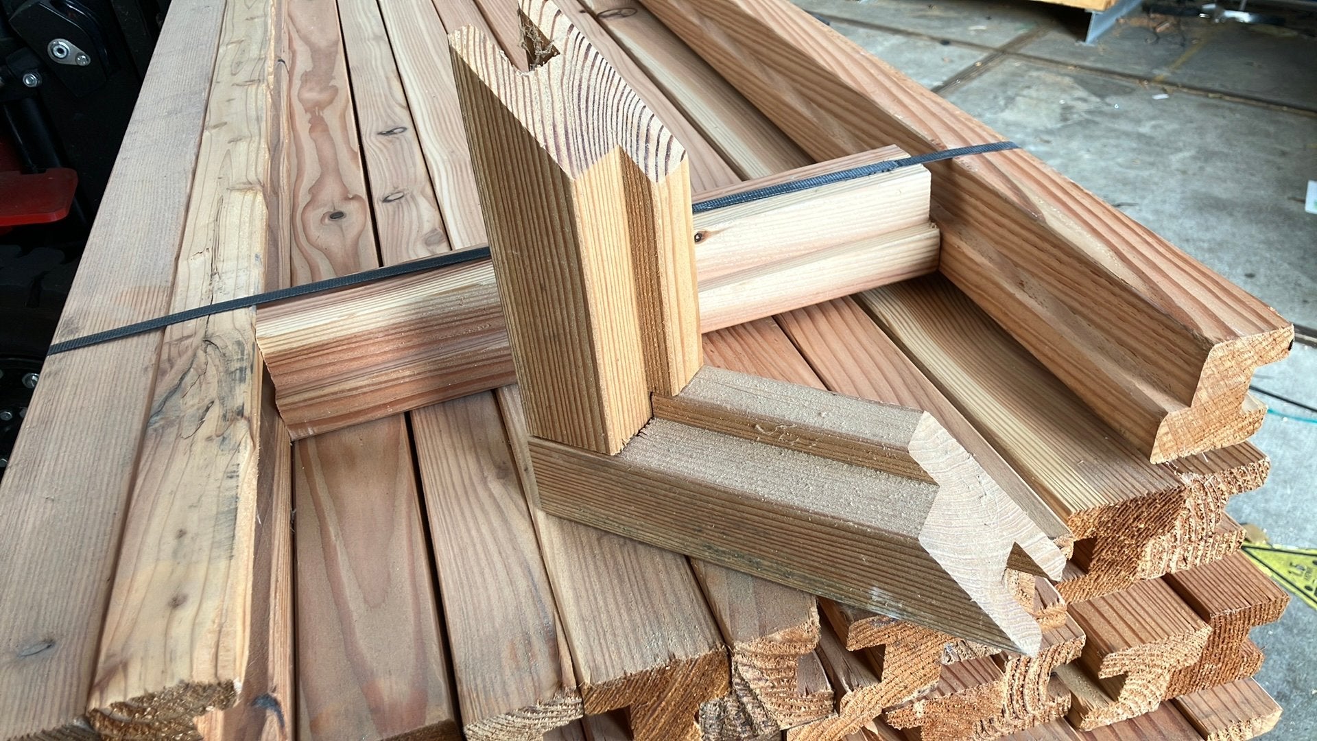Restpartij kozijn hout douglas 68x68mm, Ophalen, Zo goed als nieuw