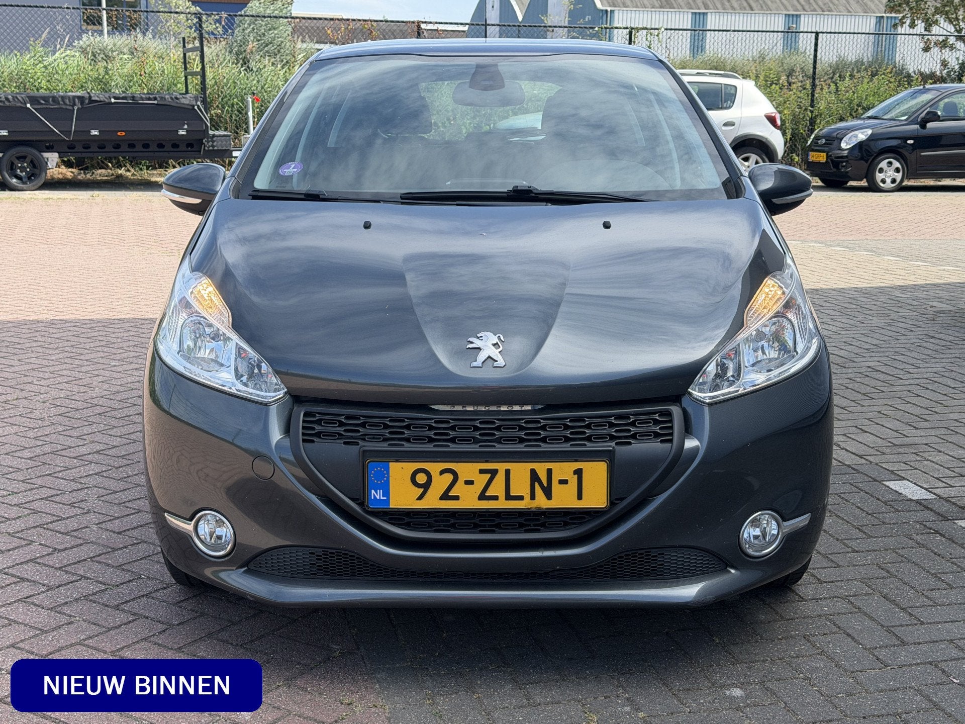 Peugeot 208 1.2 VTi Envy / Cruise / Clima / Navi / distribut, Auto's, Peugeot, Voorwielaandrijving, Euro 5, Stof, Gebruikt