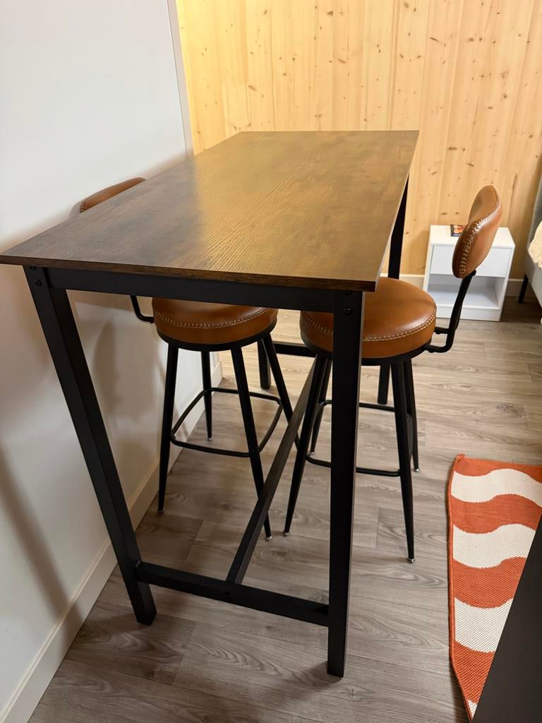 Bar table with two swivel bar stools - Very good condition, Ophalen, Gebruikt