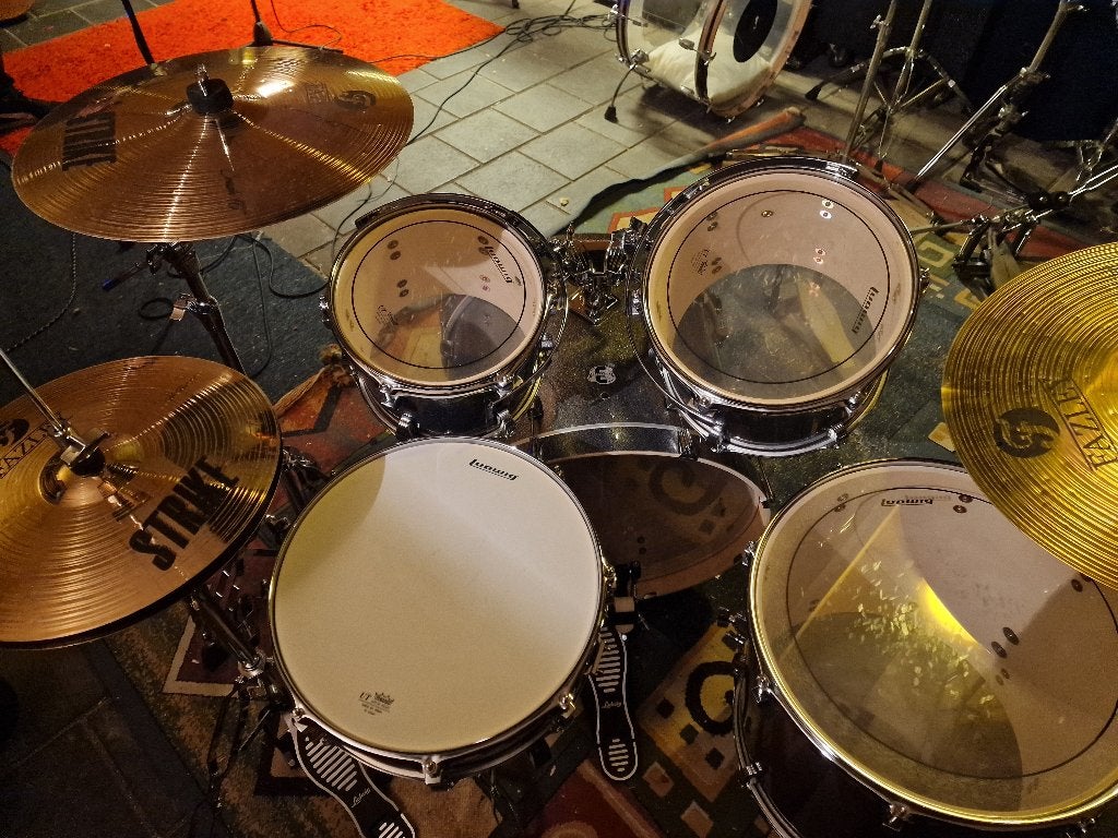 Foto 3 van Full drumkit Ludwig + Tama Iron Cobra double pedal + Cymb