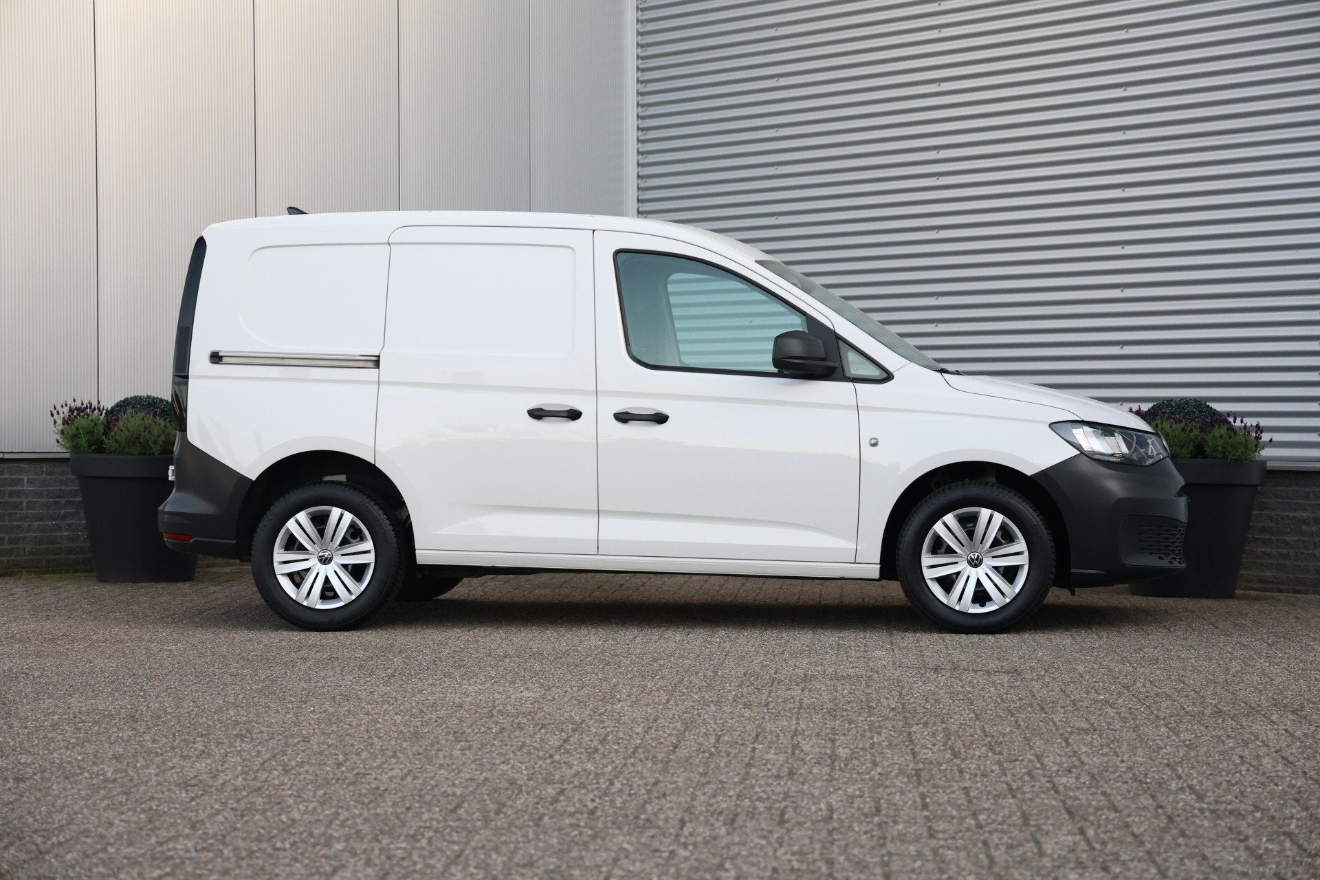 Volkswagen Caddy Cargo 1.5 TSI Benzine Navi|PDC|Dealerondh, Voorwielaandrijving, Dealer onderhouden, Stof, 4 cilinders