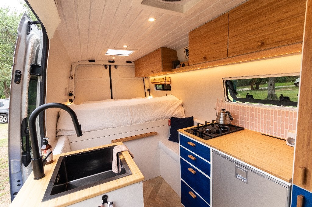 VW Crafter L2H2 offgrid buscamper, lengtebed, airco, CC, Caravans en Kamperen, Volkswagen, Tot en met 2, Treinzit, Gaslek-detector