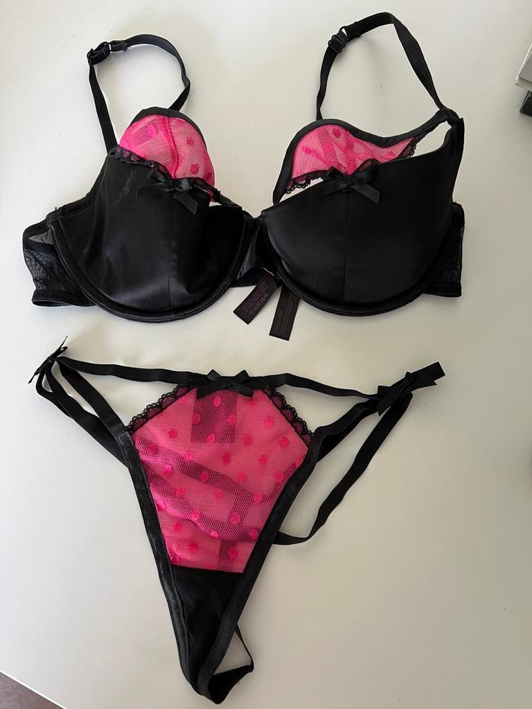 Hunkemoller private collection bh (75D) + string & slipje, Ophalen of Verzenden, Zwart, Setje