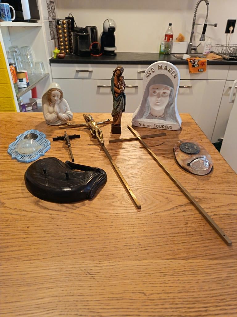 Diverse religieuze beelden en kruisbeelden, Ophalen of Verzenden