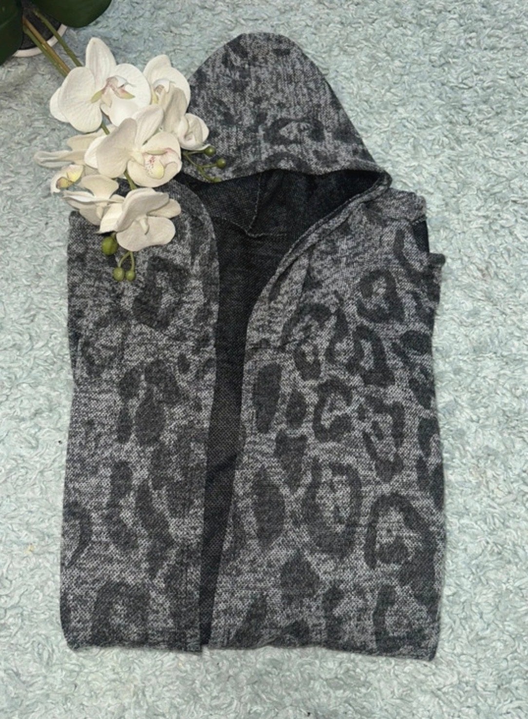 Mooie grijs/zwarte panoerprint open vest met capuchon, TU, Ophalen of Verzenden, Gedragen, Grijs