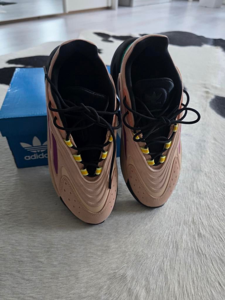 Adidas Ozelia Sneakers - Maat 41 1/3, Adidas, Beige, Nieuw, Ophalen of Verzenden