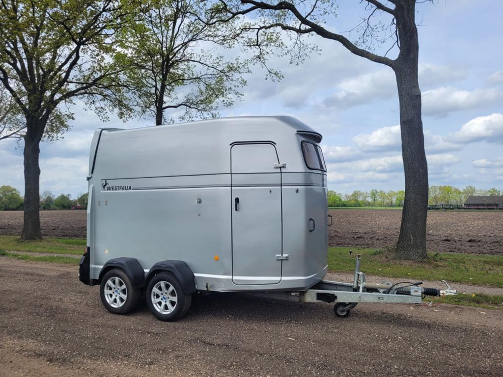 Luxe ruime polyester Westfalia XL 2 paards met zadelkamer, Ophalen of Verzenden, Zo goed als nieuw, Polyester, 2-paards trailer