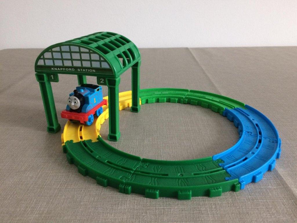 Thomas de trein / At Knapford Station, Kinderen en Baby's, Speelgoed | Thomas de Trein, Ophalen of Verzenden, Zo goed als nieuw