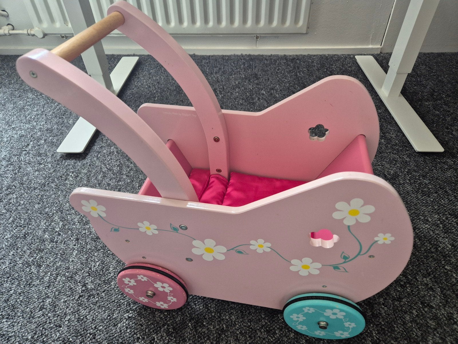 Houten poppenwagen roze met bloemetjes, Ophalen, Gebruikt, Overige typen