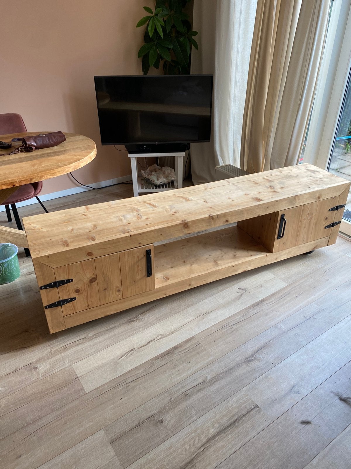 Tv meubel op wielen., Ophalen