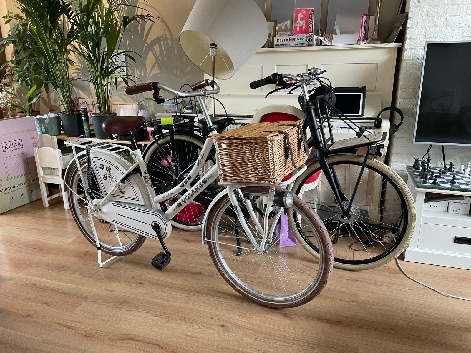 Witte Volare stadsfiets met mand, Gebruikt, Velgrem, Handrem, Ophalen