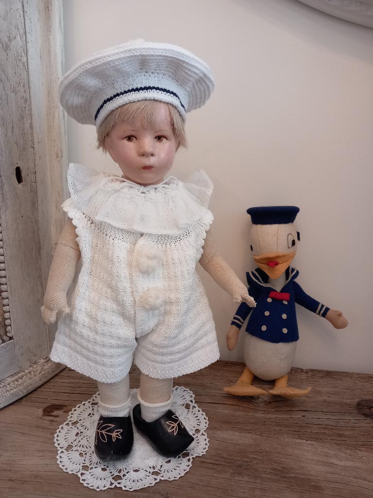 poppen baret met klompen., Verzenden, Zo goed als nieuw, Kleertjes