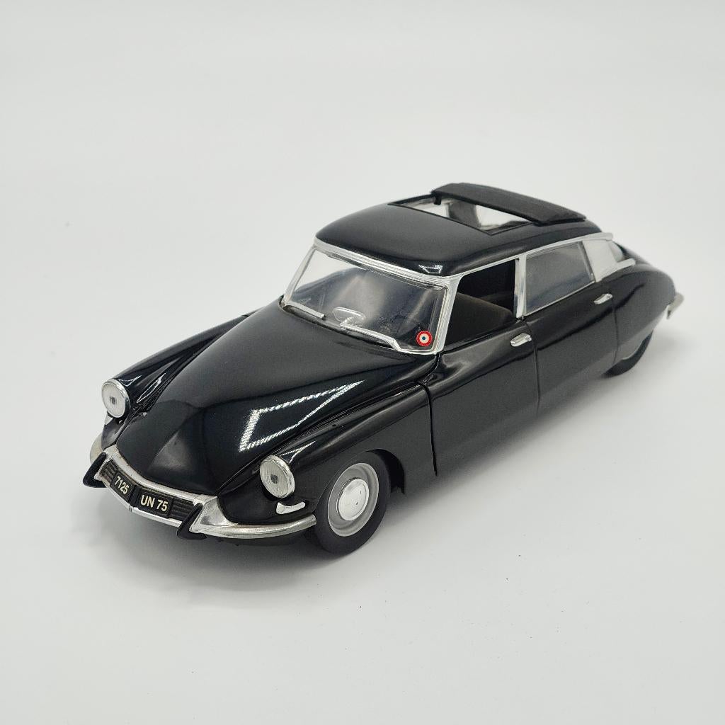 Citroën DS 1:18 Solido Zwart, Hobby en Vrije tijd, Modelauto's | 1:18, Ophalen of Verzenden, Zo goed als nieuw, Auto, Solido