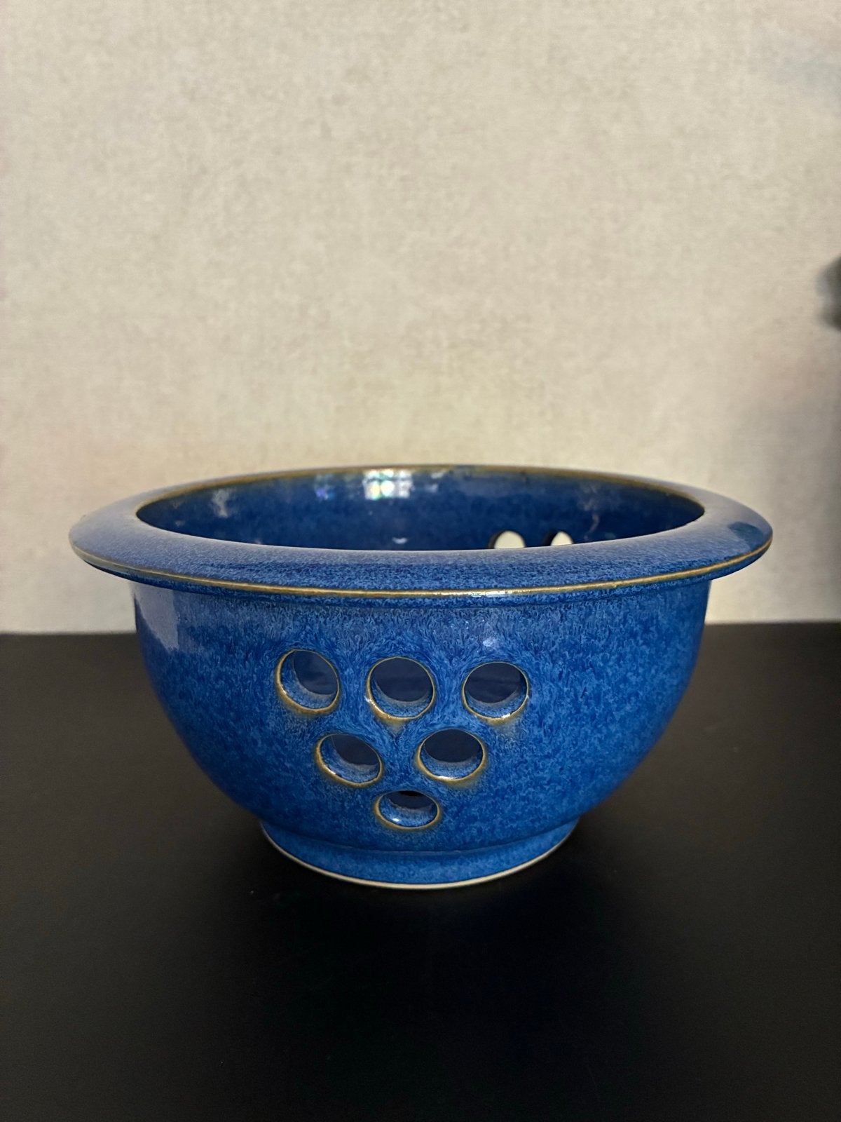 Blauwe keramische vergiet/fruitschaal, Ophalen of Verzenden