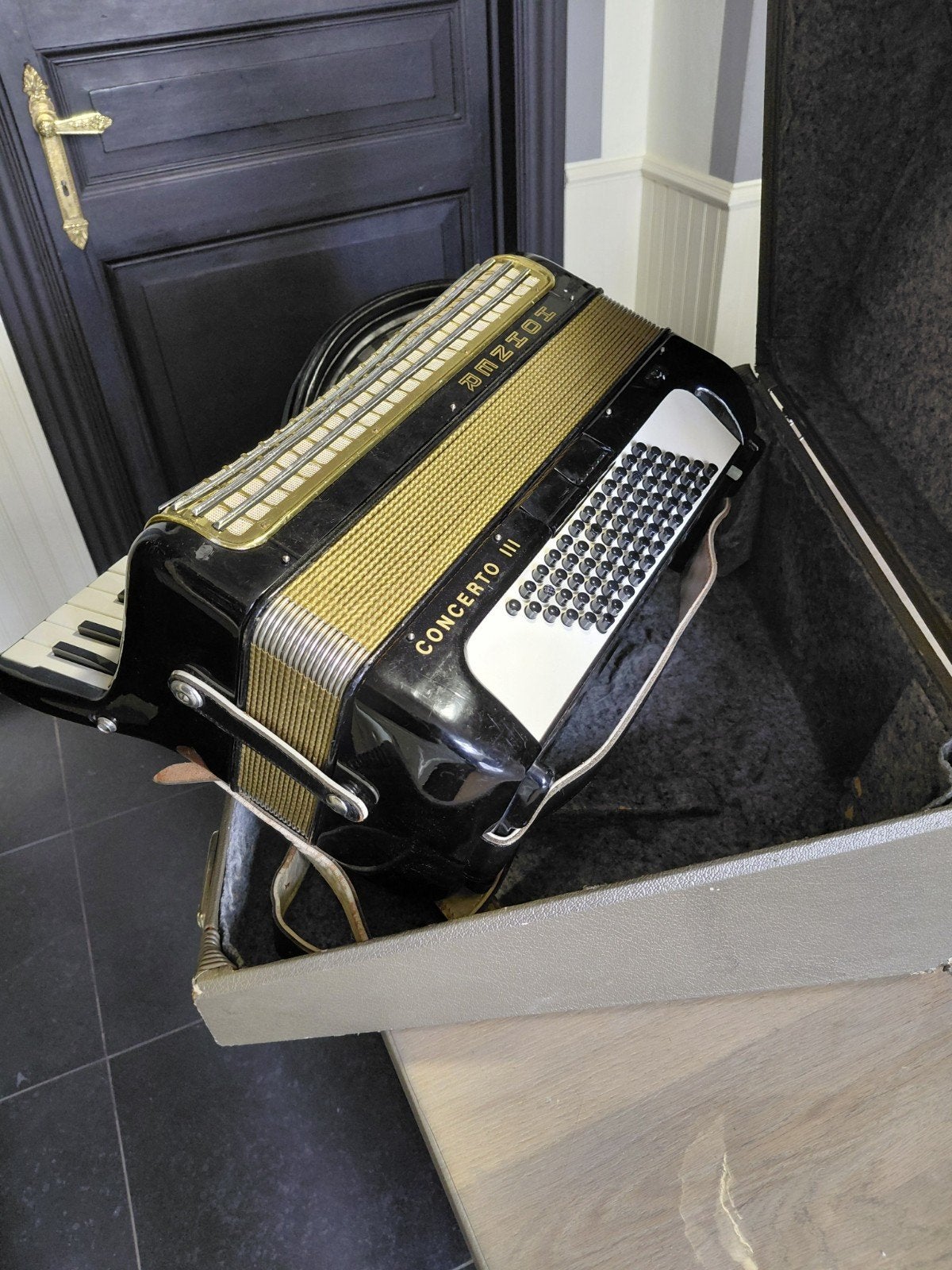 oude zwarte accordeon merk hohner concerto 3, Muziek en Instrumenten, Ophalen, Hohner