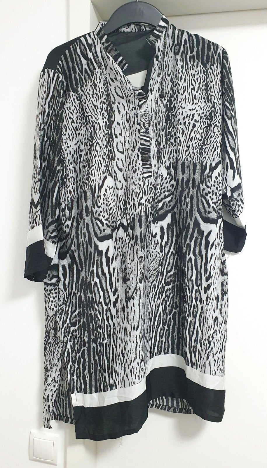 Zwart-witte tuniek met dierenprint - Maat M, Maat 38/40 (M), Zwart, Ophalen of Verzenden, Lange mouw