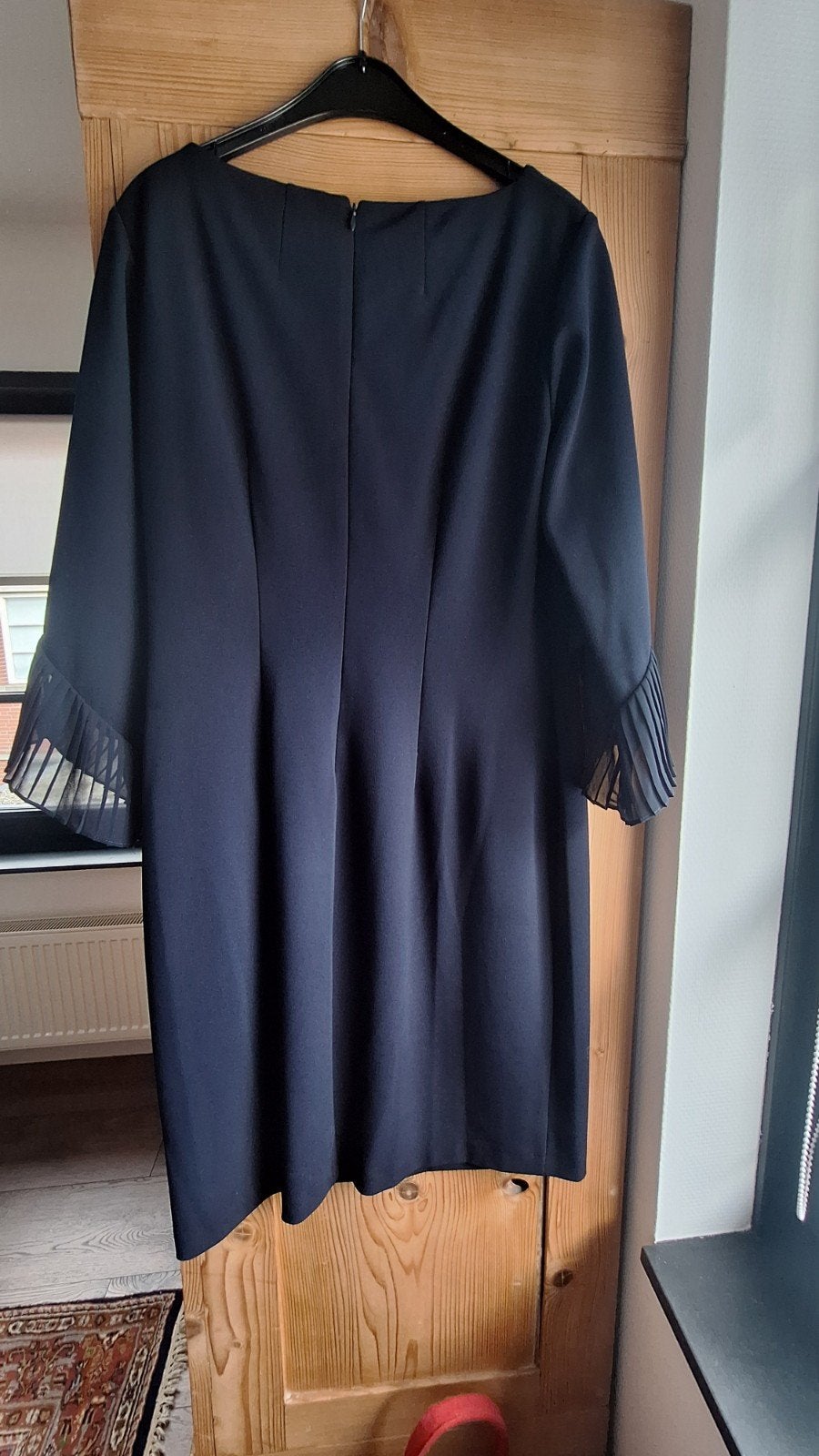 donkerblauwe feestelijke jurk, merk: Vera Mont, Blauw, Jurk, Ophalen of Verzenden, Zo goed als nieuw