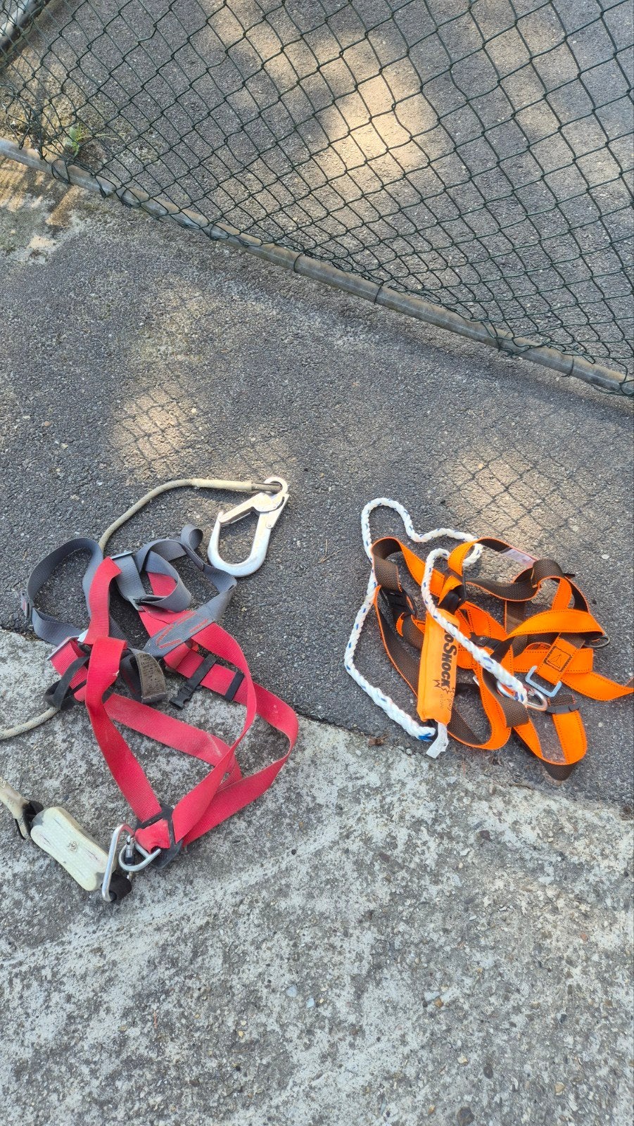 Klimharnas en veiligheidsgordel set, Sport en Fitness, Klimsport, Ophalen, Gebruikt, Klimsport-accessoire