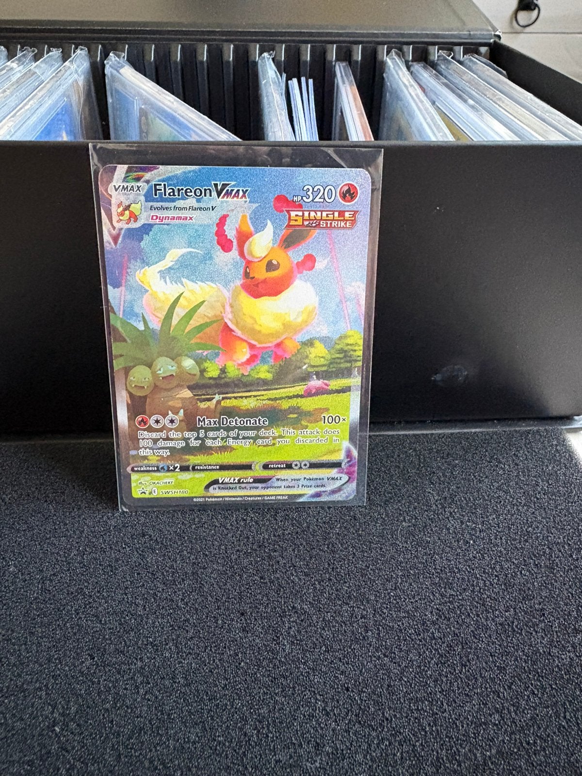 Flareon vmax full art, Ophalen of Verzenden, Zo goed als nieuw, Meerdere kaarten, Foil