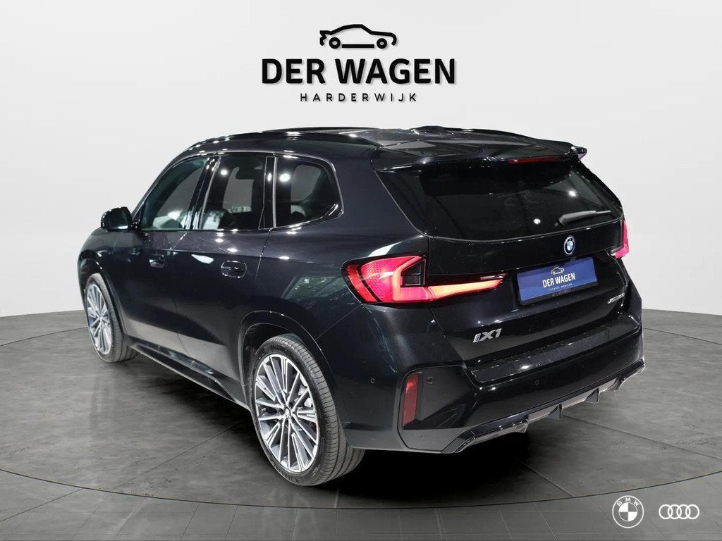 BMW iX1 xDr30 M SPORT / PANODAK / ACC / HARMANKARDON / HEADU, Auto's, BMW, Automaat, Met garantie (alle), Zwart, 3 min