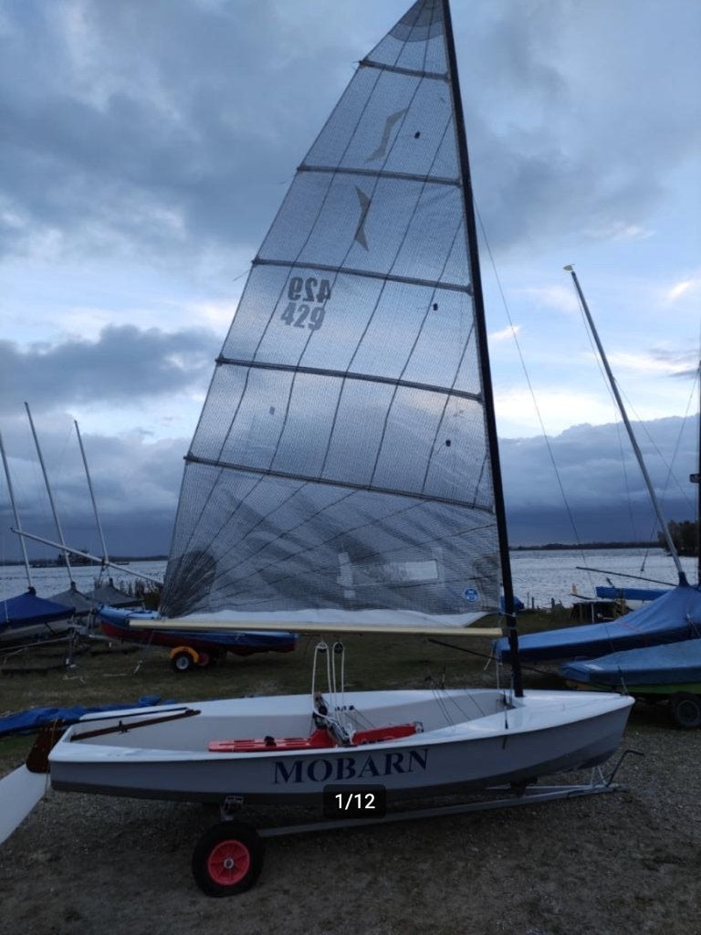 Eénmans zeilboot Solo 429 (plus strand en wegtrailer), Ophalen, Gebruikt