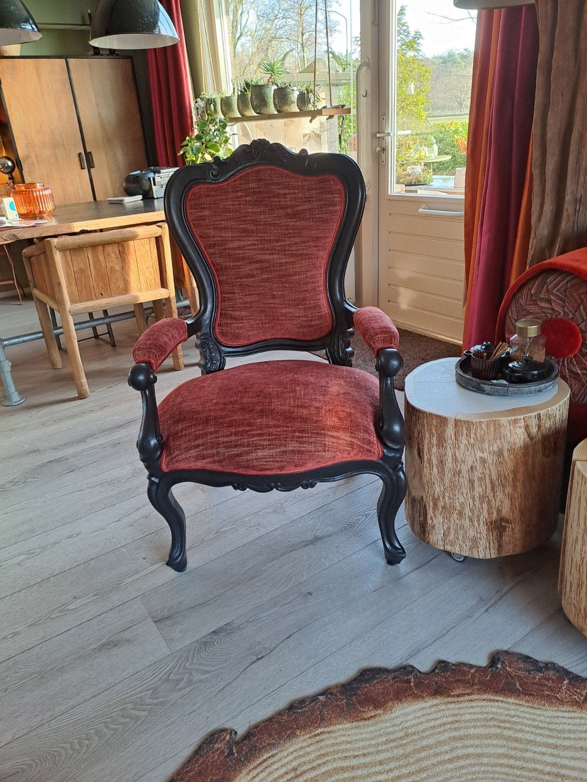 stoel brocante opnieuw bekleed, Ophalen