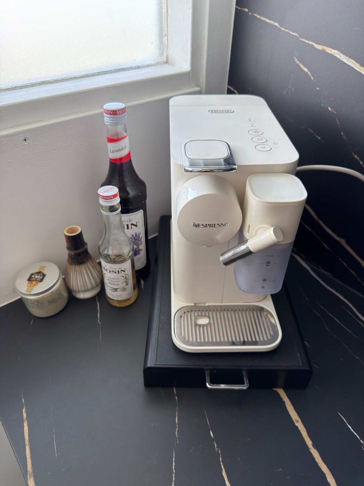 Nespresso Lattissima One EVO EN510.W Koffiemachine Nieuw, Ophalen, 4 tot 10 kopjes, Koffiepads en cups, Afneembaar waterreservoir