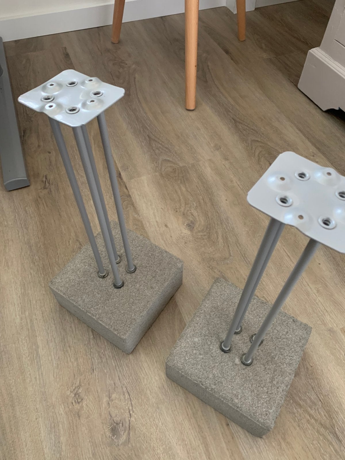 Twee boxensteunen van 40 cm hoog., Ophalen of Verzenden, Zo goed als nieuw