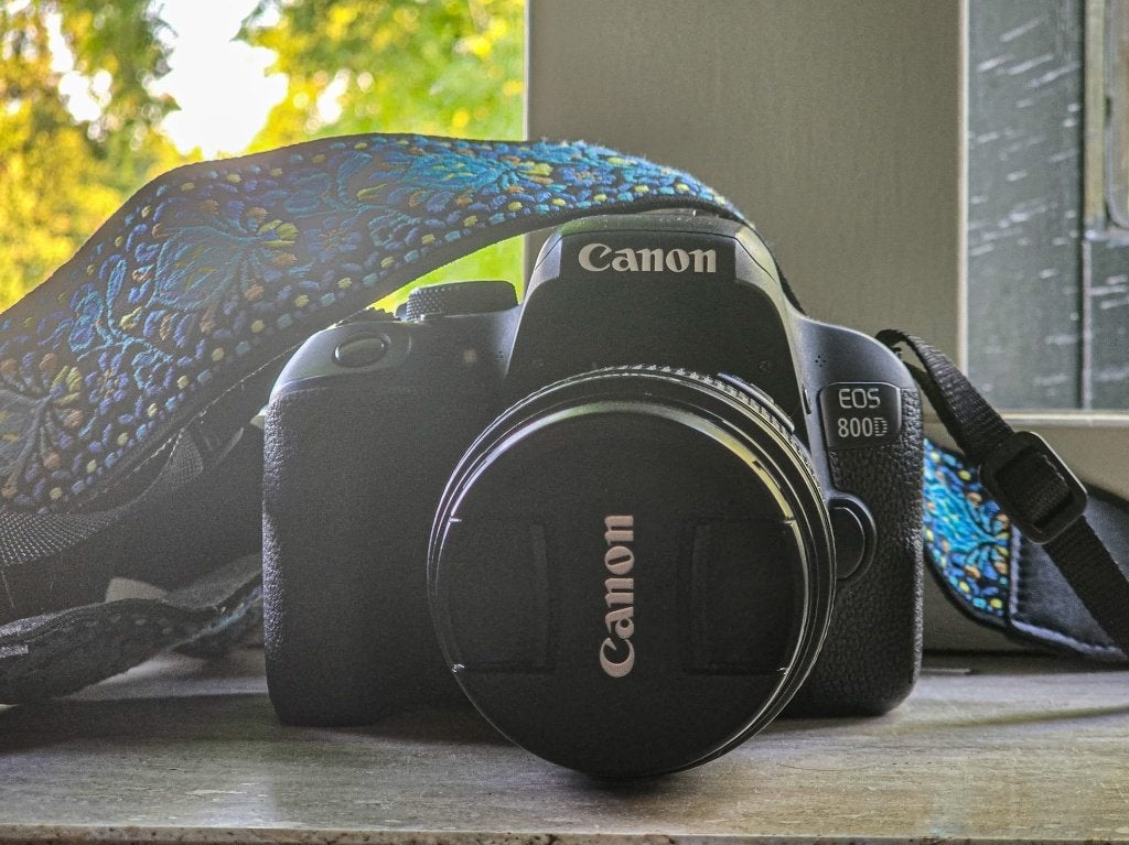 Canon EOS 800D met 18-55mm kitlens. (BIEDEN VANAF €200!), Audio, Tv en Foto, Fotocamera's Digitaal, Ophalen, Gebruikt, Spiegelreflex