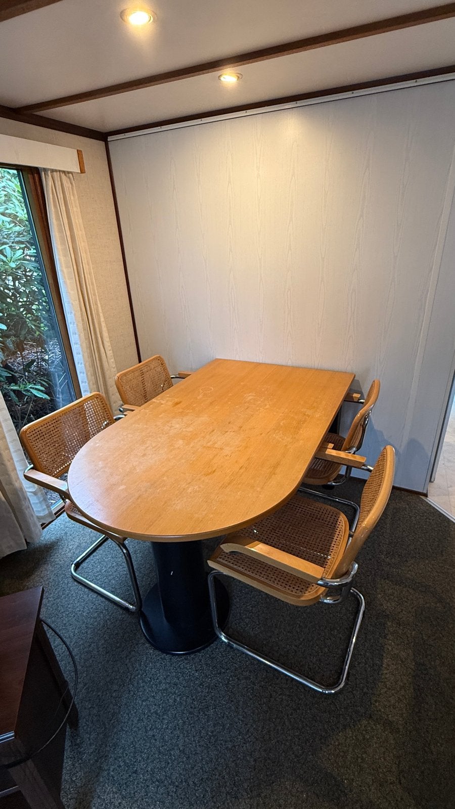Gratis af te halen: tv, tv-meubel, tafel en 4 stoelen, Huis en Inrichting, Tafels | Eettafels, Ophalen, Gebruikt, Overige vormen