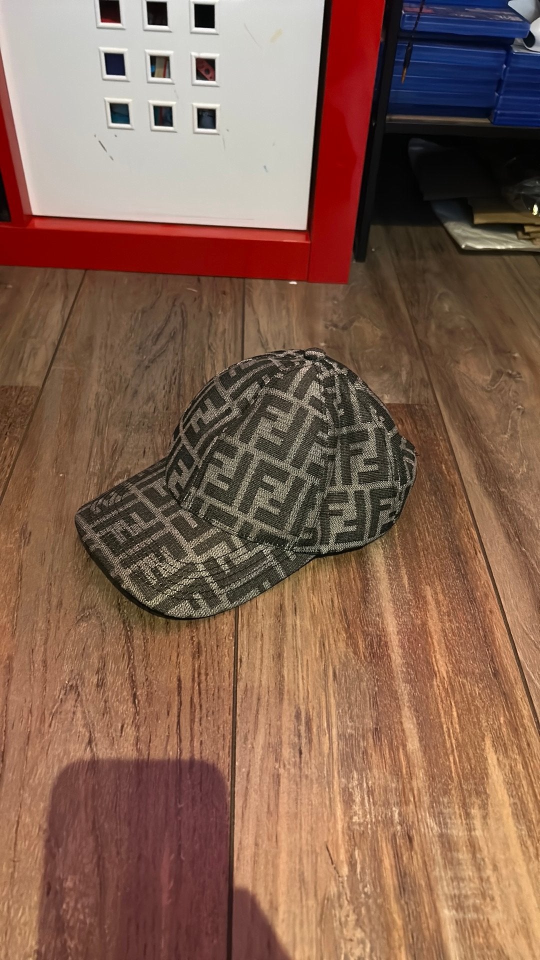 Fendi pet, Ophalen of Verzenden