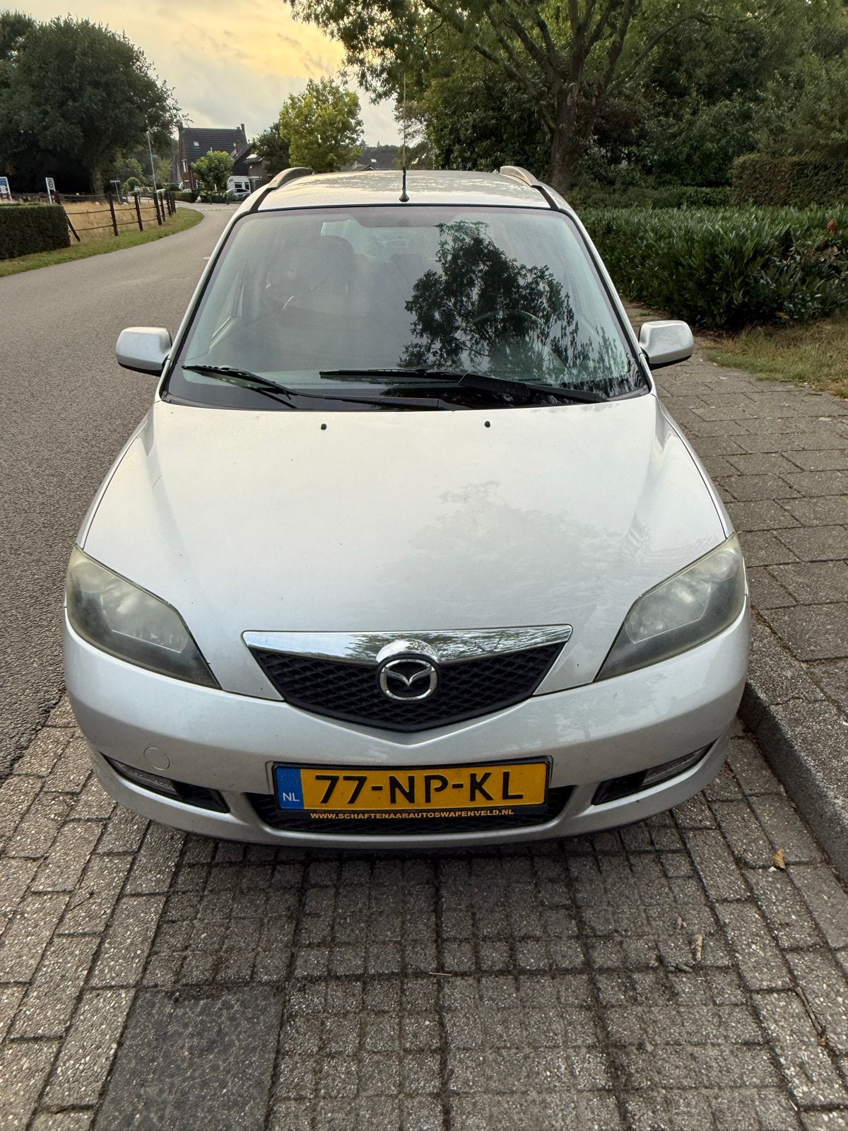 Mazda 2 1.4 16V 2004 Grijs, Auto's, Voorwielaandrijving, 1025 kg, 15 km/l, 40 €/maand
