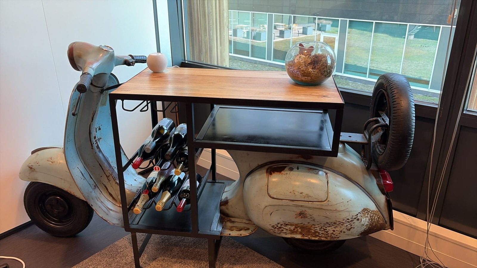 Unieke vintage Vespa bar / bartafel / wijnrek, Ophalen