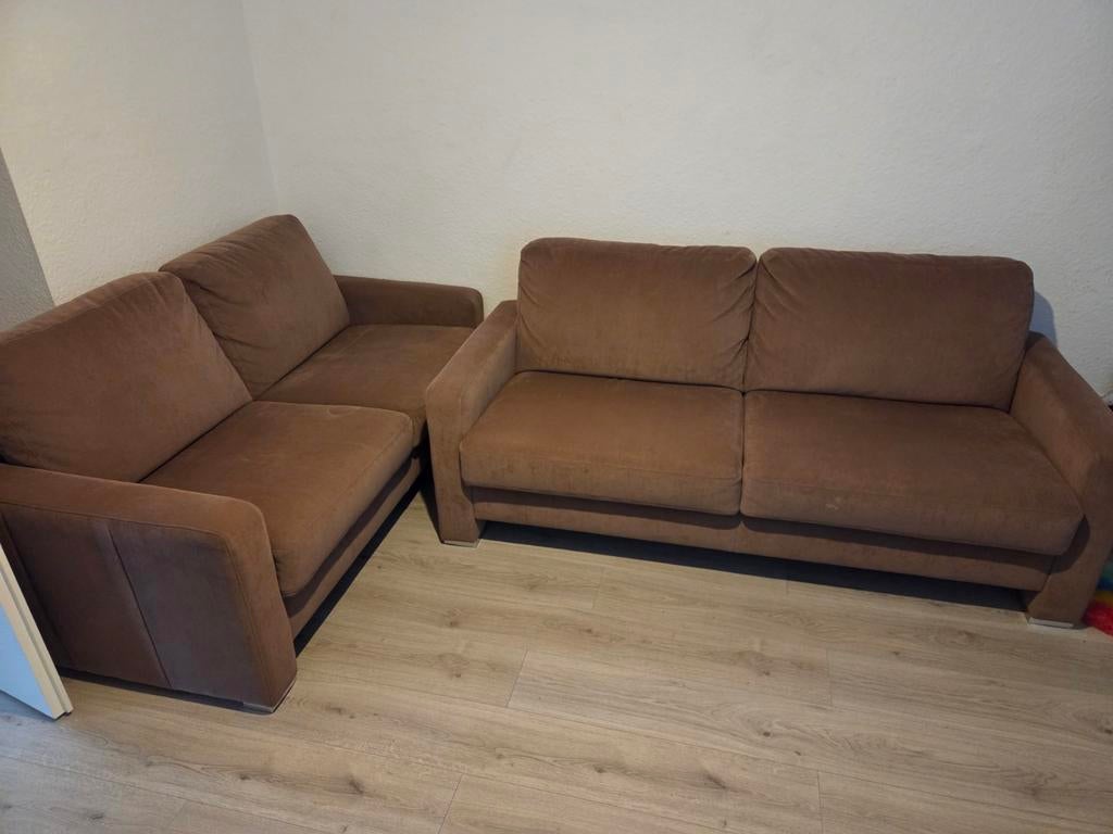 Comfortabele bruine bank en 2-zitsbank Alcantara leer, Modern, Comfortabel, 250 tot 300 cm, Gebruikt, Hoekbank