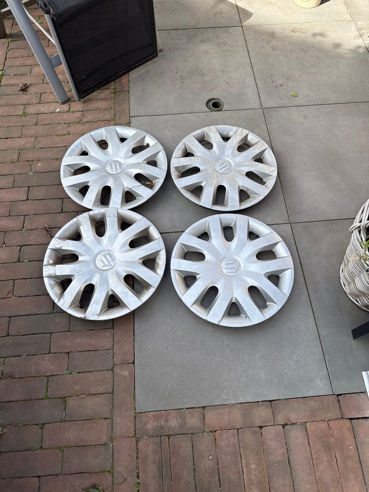 4 originele Suzuki wieldoppen 15 inch - Gebruikt, Ophalen of Verzenden, Gebruikt