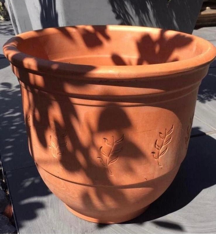Prachtige stevige terracotta bloempot takjesmotief 32/37cm, Tuin en Terras, Rond, Zo goed als nieuw, Minder dan 40 cm, Binnen