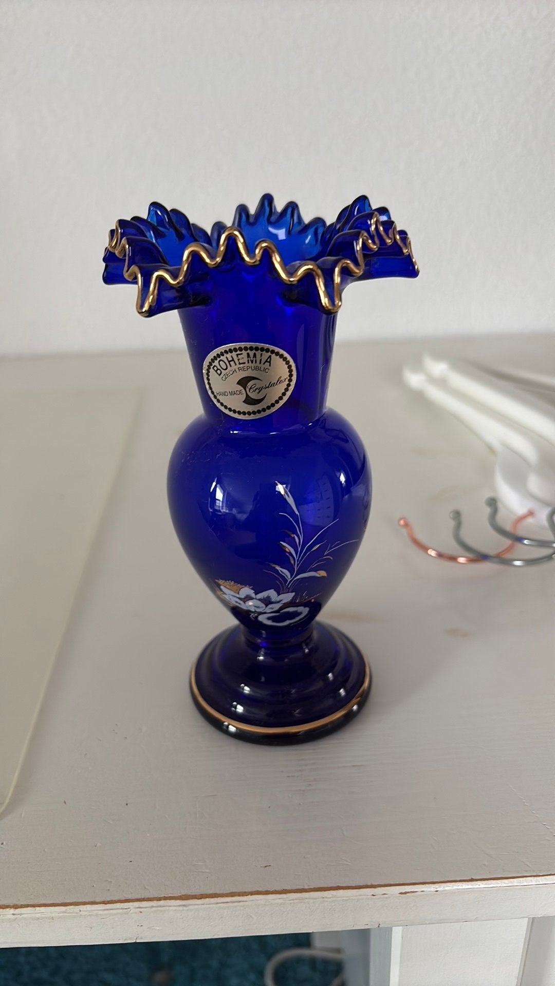 Bohemia Tsjechië glazen vaasje blauw met gouden details, Ophalen of Verzenden